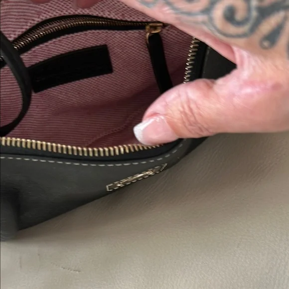 Dooney & Bourke Black Leather Wristlet Used Once. Like New - Picture 3 of 7